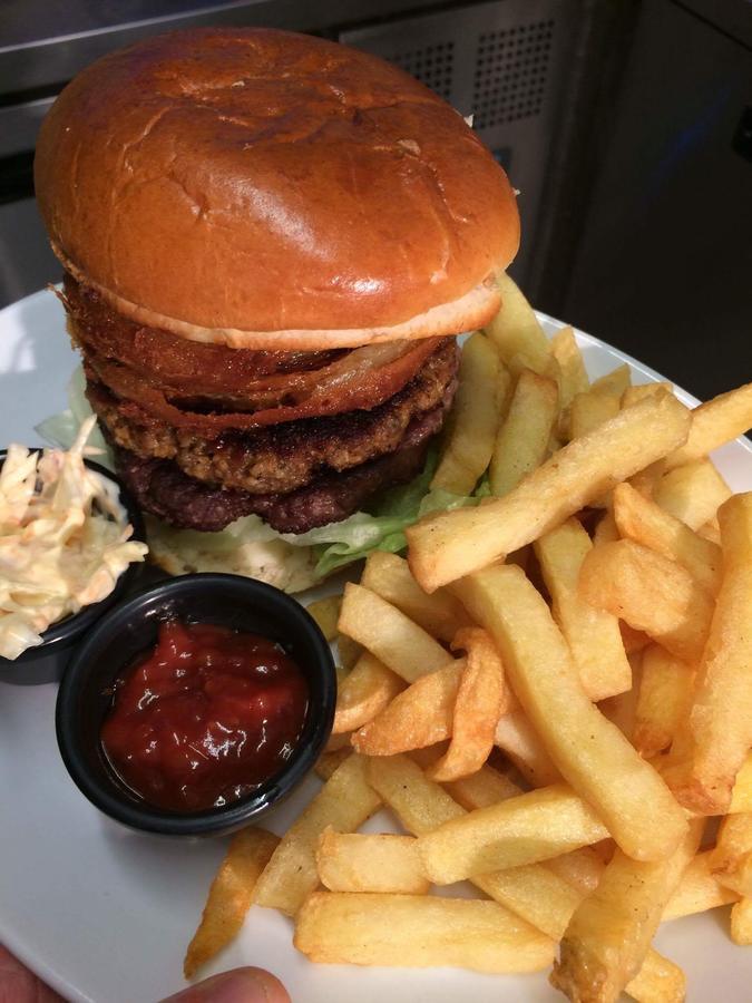 米勒姆 The Bear On The Square酒店 外观 照片